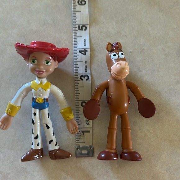 So cute! Original Disney Bendin Friends Jesse and Bullseye - Picture 5 of 5